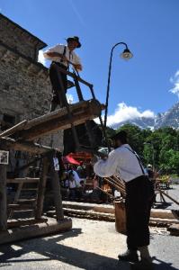 Macugnaga, artigianato Fiera di San Bernardor, Comitato Walser di Macugnaga Macugnaga, artigianato Fiera di San Bernardor, Comitato Walser di Macugnaga