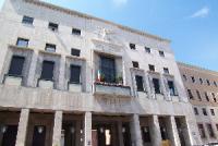Varese, piazza Monte Grappa, la facciata della Camera di commercio.