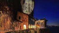 Eremo_Santa_Caterina_del_Sasso_sera (foto @eoipso) Eremo_Santa_Caterina_del_Sasso_sera (foto @eoipso)